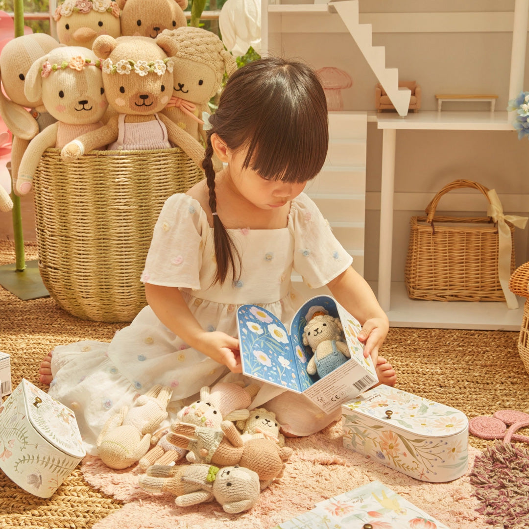 cuddle kind Tiny Sebastian the Lamb