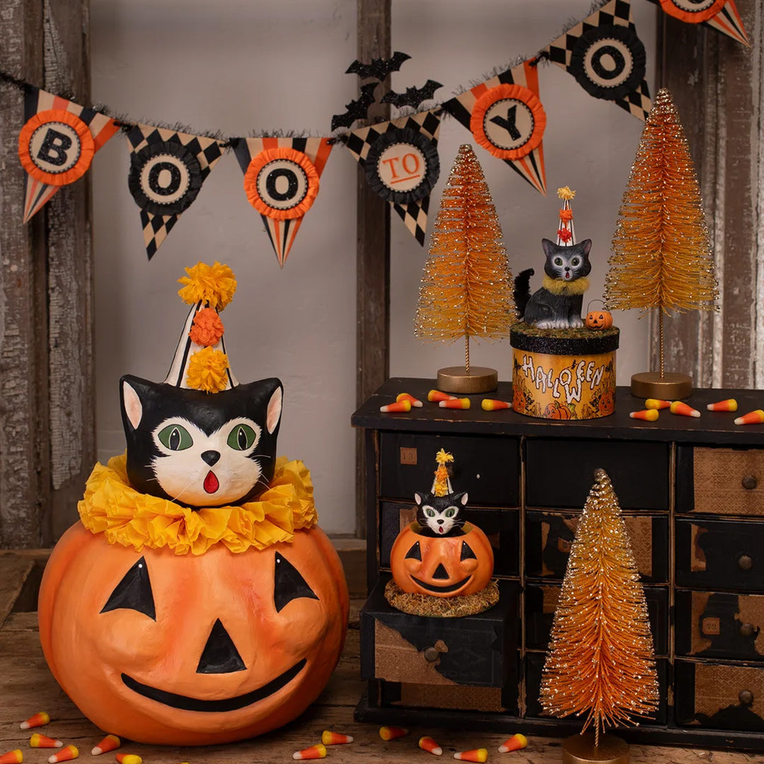 Bethany Lowe Cecil Cat on Box set