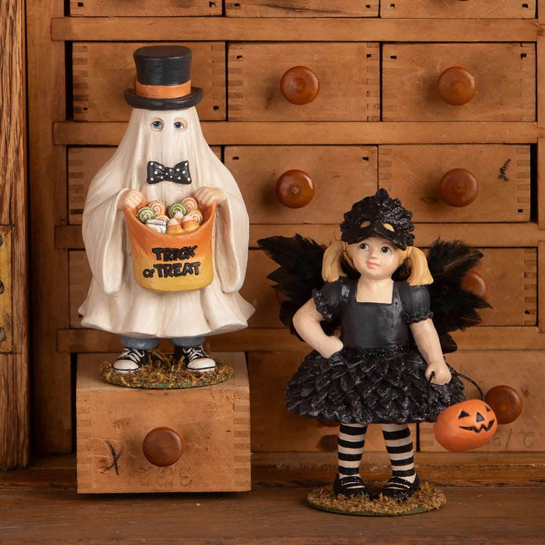 Bethany Lowe Ghostie Cullen Boy set lifestyle