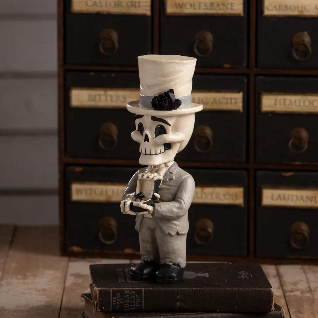 Bethany Lowe Groom Mortimer Skelly side lifestyle