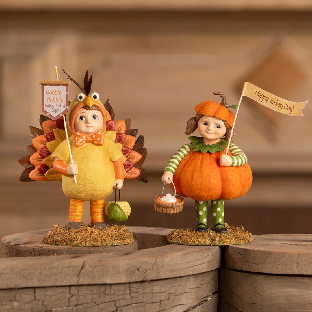 Bethany Lowe Petunia Pumpkin Pie set lifestyle