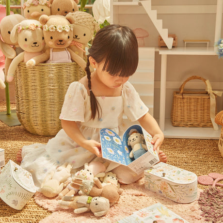 cuddle kind Tiny Sebastian the Lamb