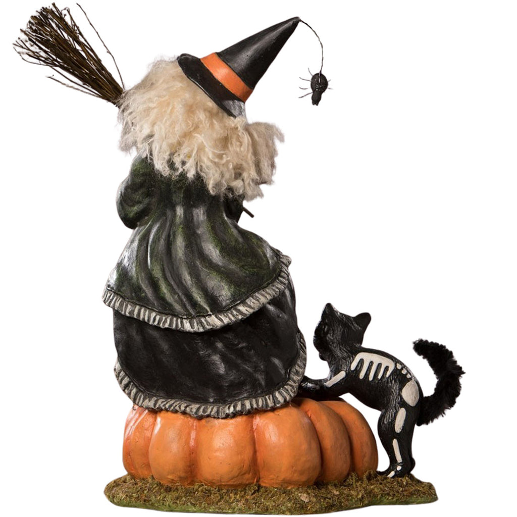 Frightened Frieda Witch Halloween Figurine by Bethany Lowe back