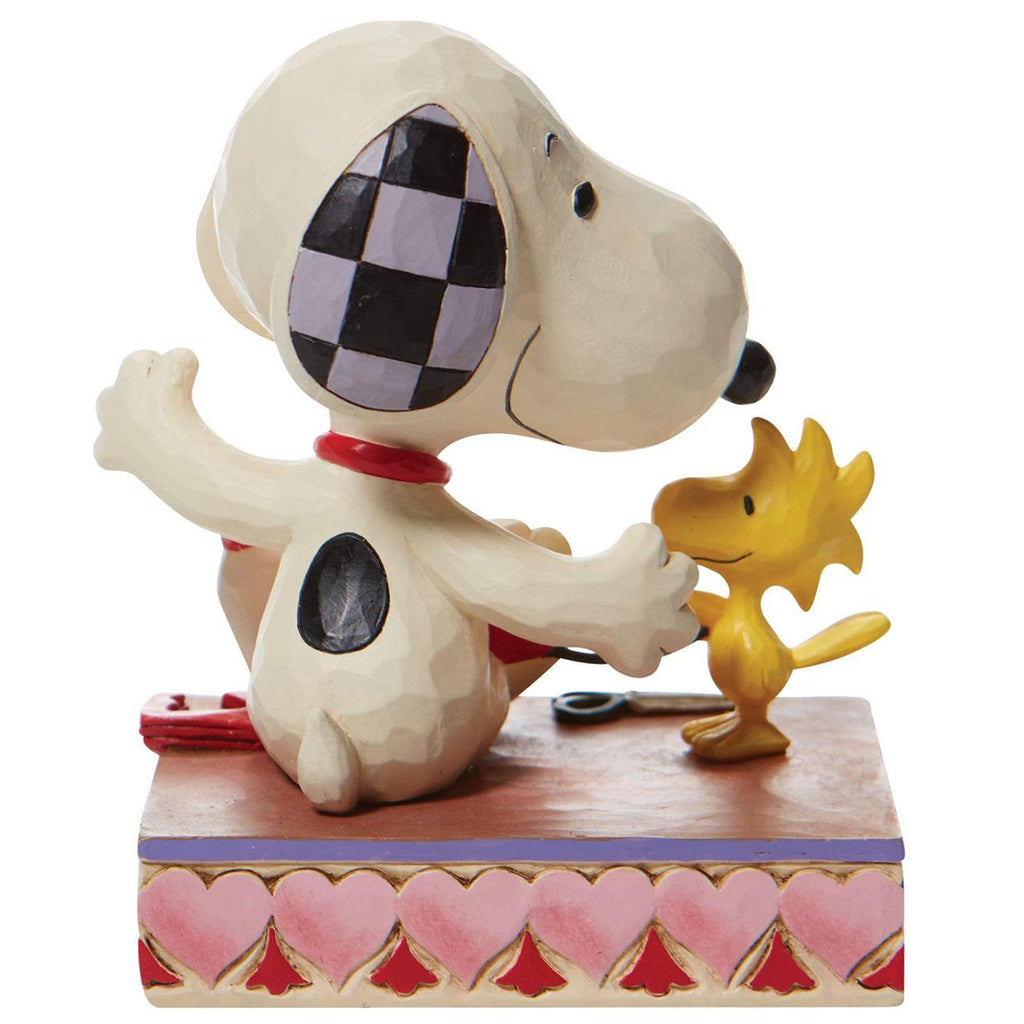 Jim Shore Snoopy with Hearts Garland back