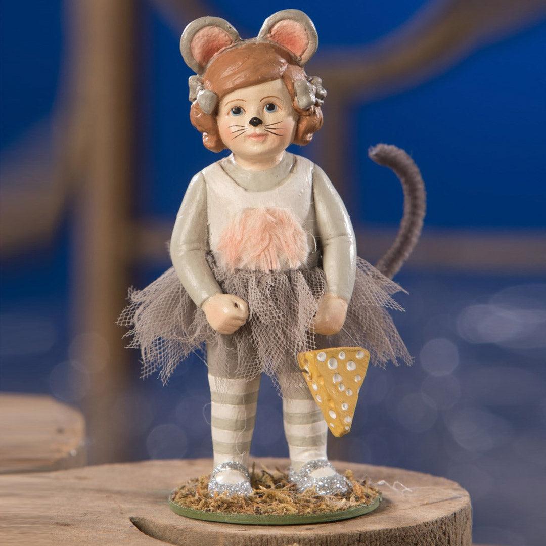 Minny Halloween Figurine and Collectible by Bethany Lowe Designs